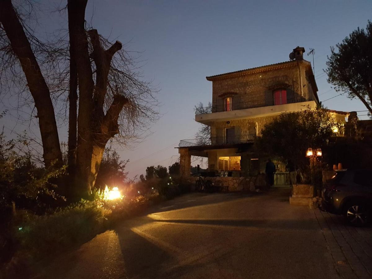 مبيت وإفطار فونس Au Pied Des Baous المظهر الخارجي الصورة